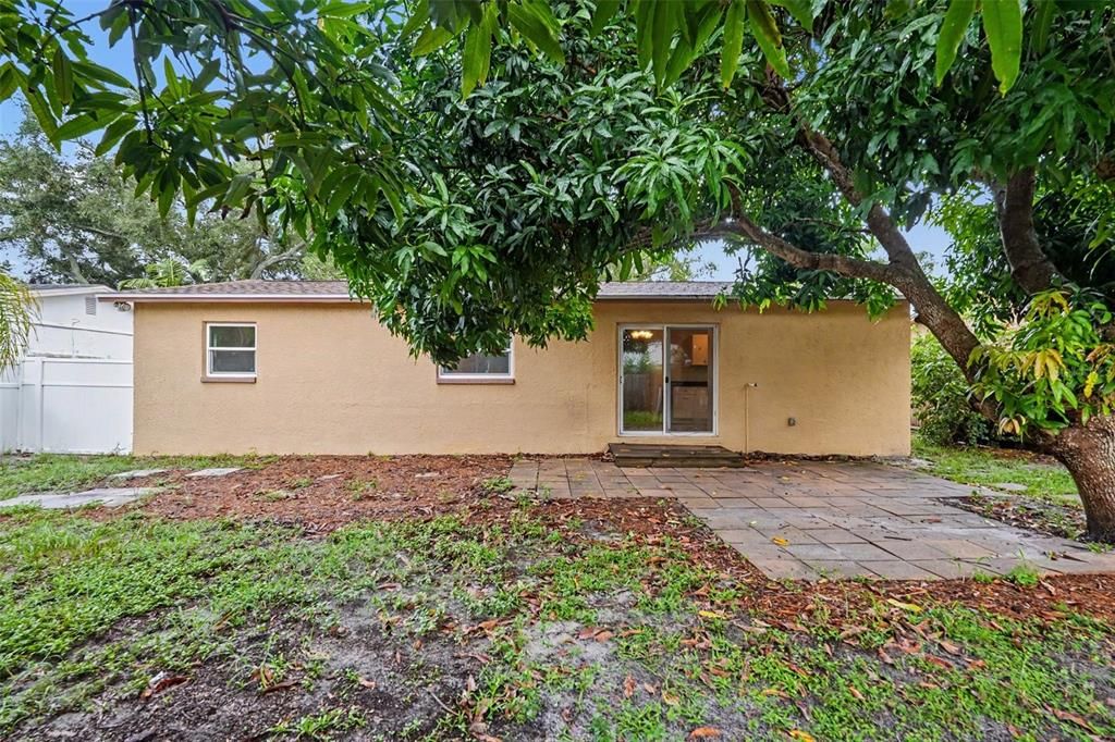 For Sale: $310,000 (3 beds, 1 baths, 980 Square Feet)