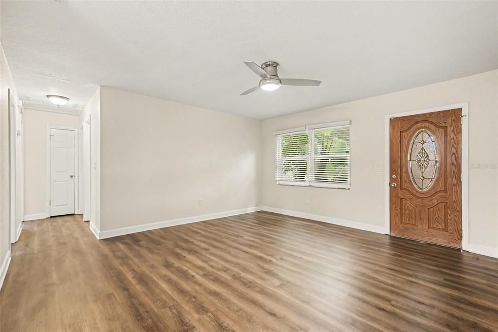 For Sale: $310,000 (3 beds, 1 baths, 980 Square Feet)