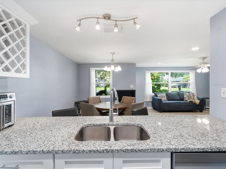 For Sale: $325,000 (4 beds, 1 baths, 1216 Square Feet)