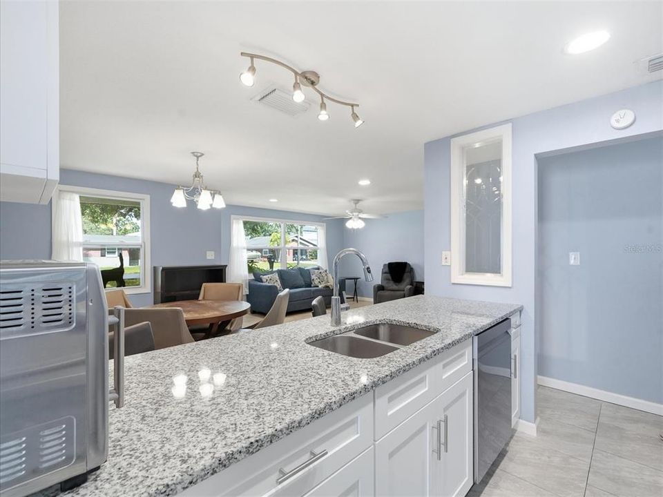For Sale: $325,000 (4 beds, 1 baths, 1216 Square Feet)