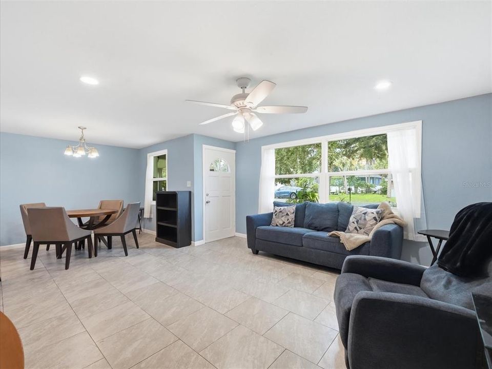 For Sale: $325,000 (4 beds, 1 baths, 1216 Square Feet)