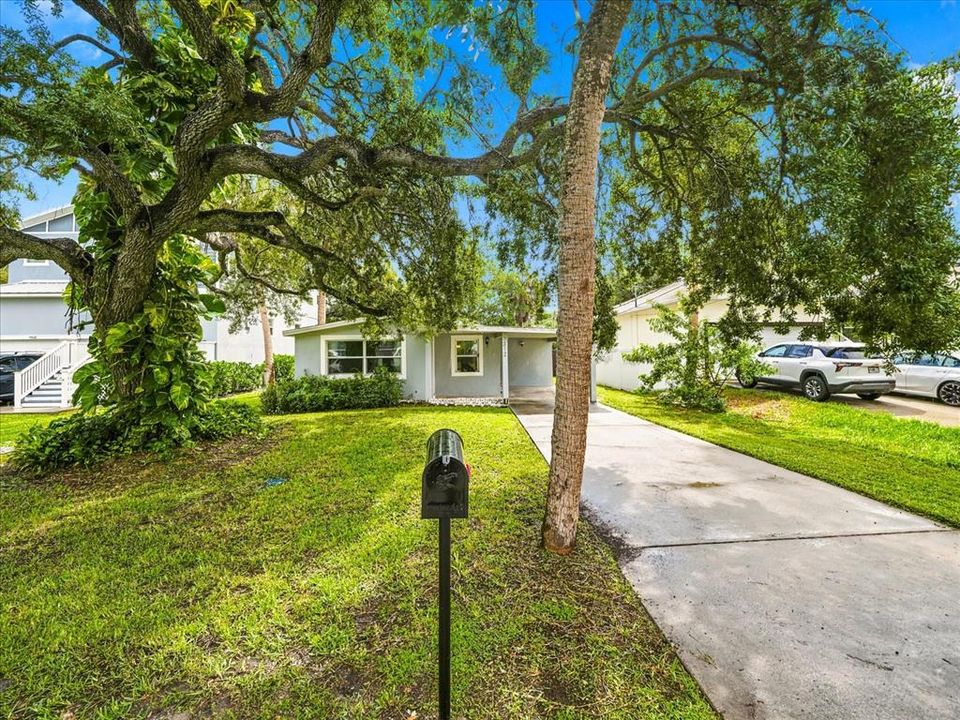 For Sale: $325,000 (4 beds, 1 baths, 1216 Square Feet)