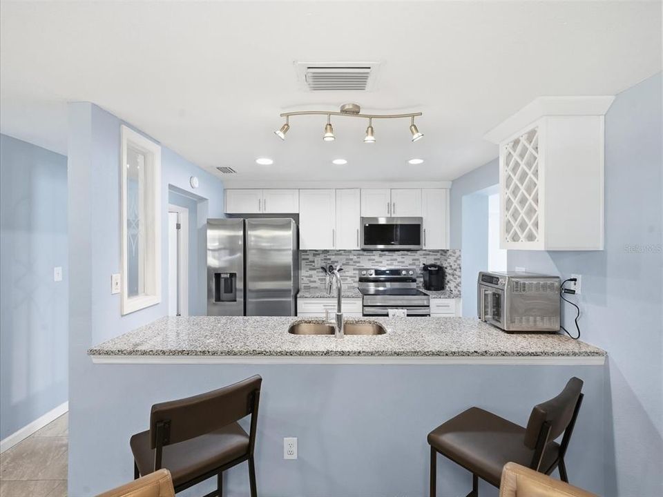 For Sale: $325,000 (4 beds, 1 baths, 1216 Square Feet)