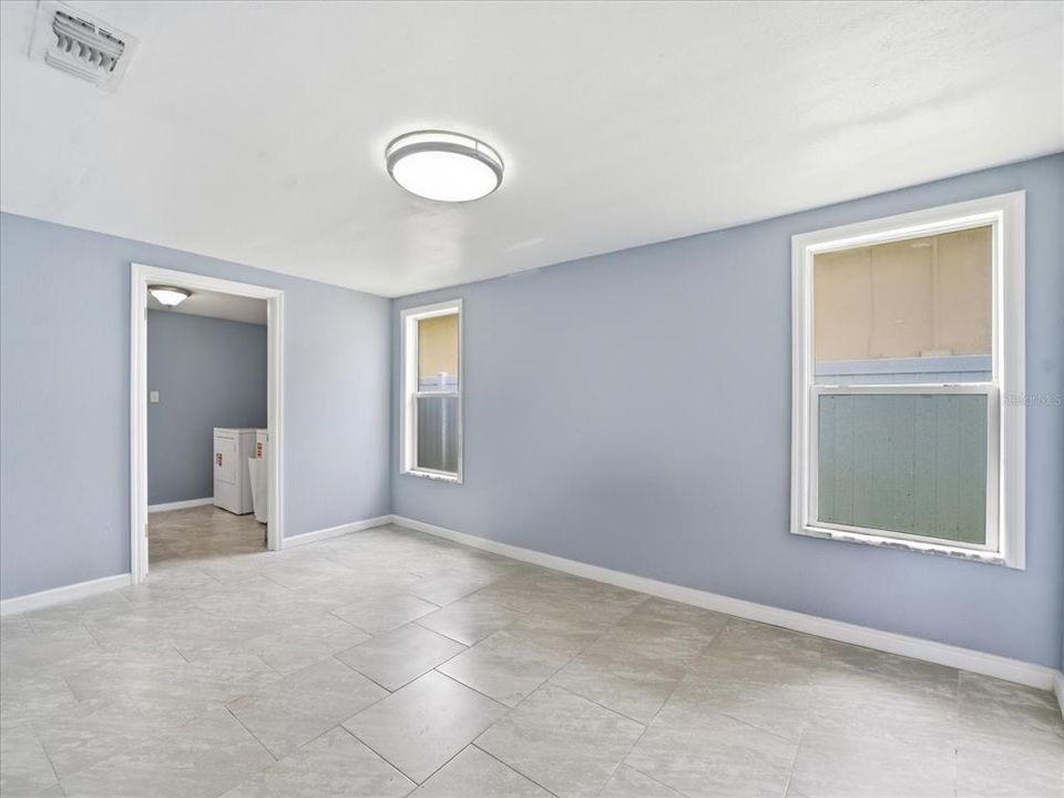 For Sale: $325,000 (4 beds, 1 baths, 1216 Square Feet)