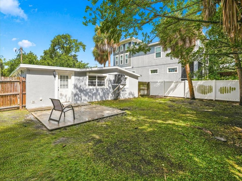 For Sale: $325,000 (4 beds, 1 baths, 1216 Square Feet)