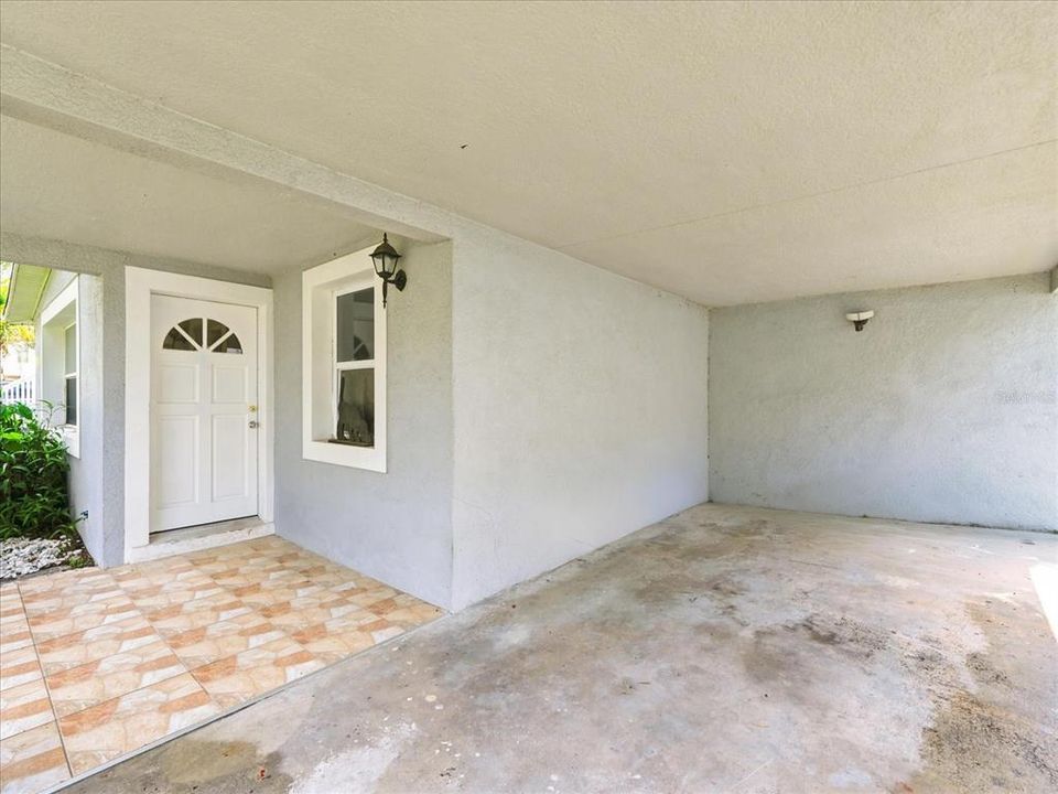 For Sale: $325,000 (4 beds, 1 baths, 1216 Square Feet)