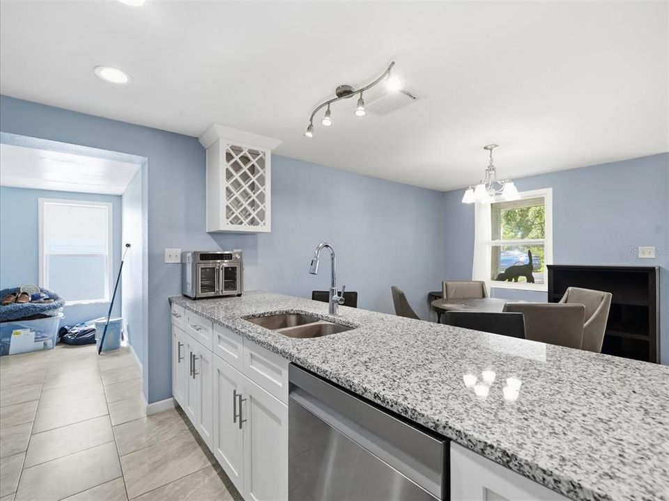 For Sale: $325,000 (4 beds, 1 baths, 1216 Square Feet)