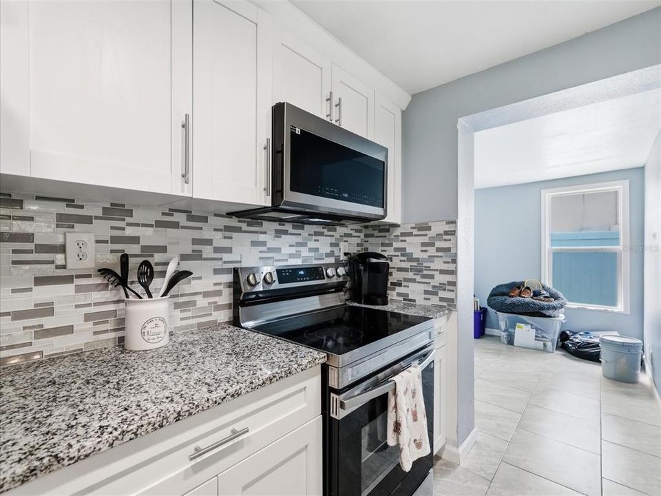 For Sale: $325,000 (4 beds, 1 baths, 1216 Square Feet)