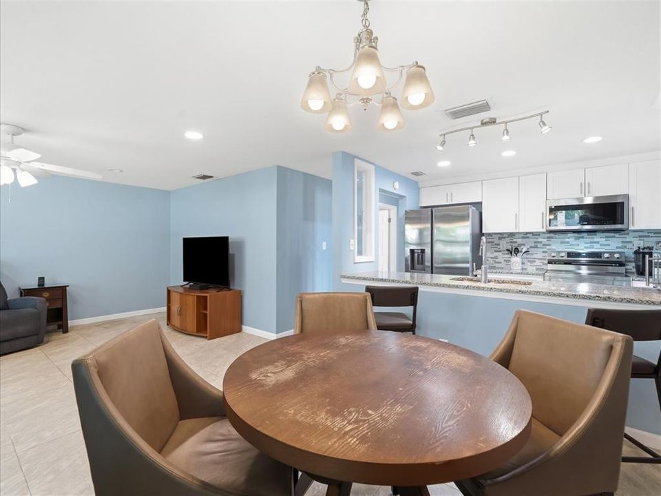 For Sale: $325,000 (4 beds, 1 baths, 1216 Square Feet)