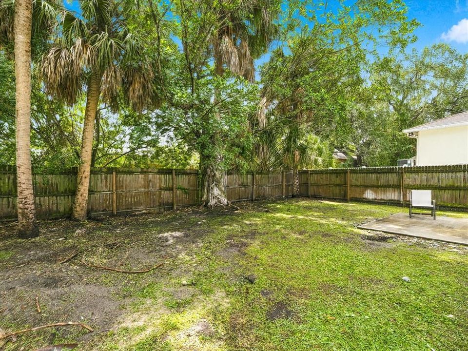 For Sale: $325,000 (4 beds, 1 baths, 1216 Square Feet)