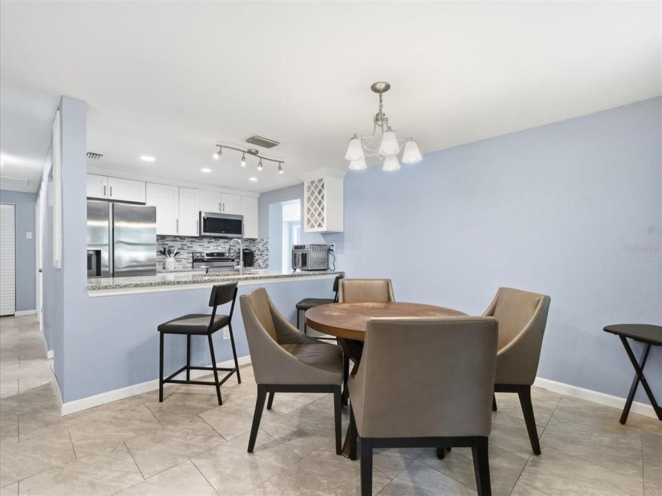 For Sale: $325,000 (4 beds, 1 baths, 1216 Square Feet)