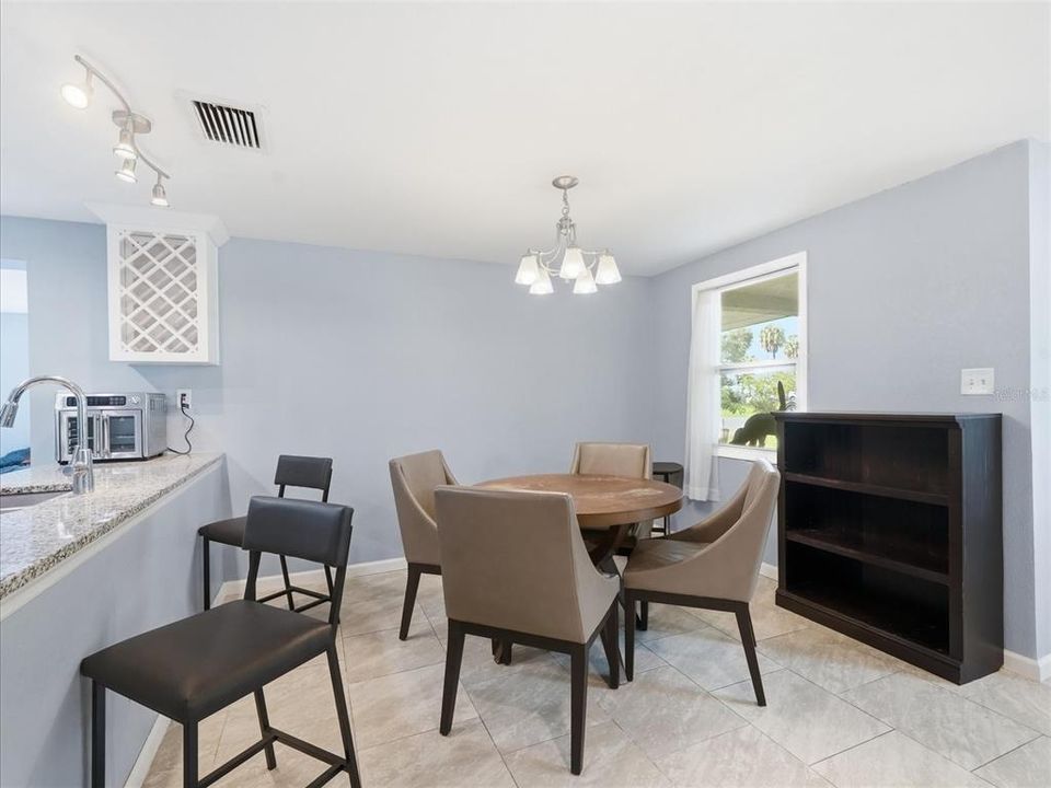 For Sale: $325,000 (4 beds, 1 baths, 1216 Square Feet)
