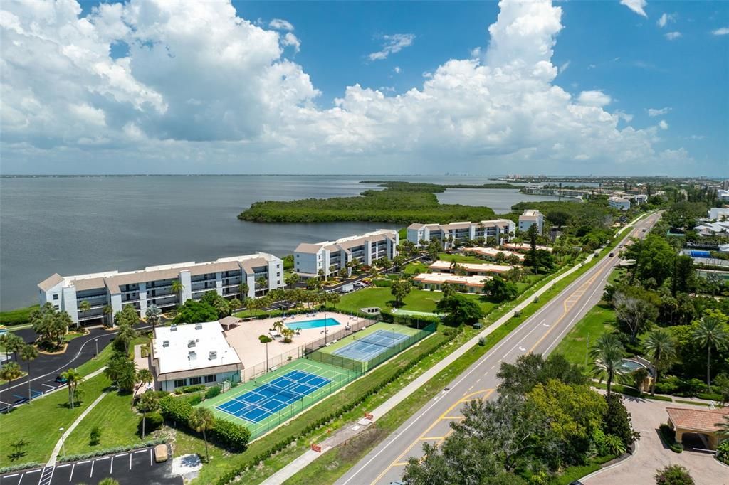 For Sale: $799,999 (2 beds, 2 baths, 1312 Square Feet)