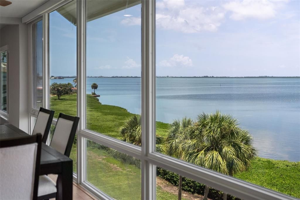 For Sale: $799,999 (2 beds, 2 baths, 1312 Square Feet)