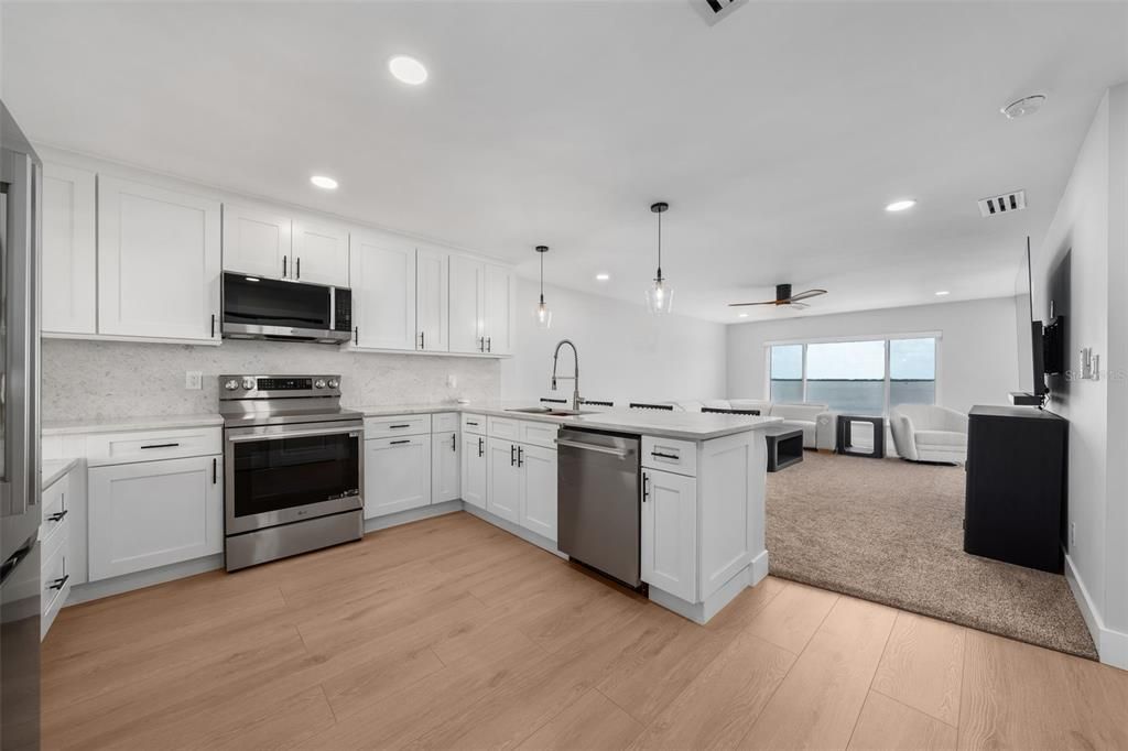 For Sale: $799,999 (2 beds, 2 baths, 1312 Square Feet)