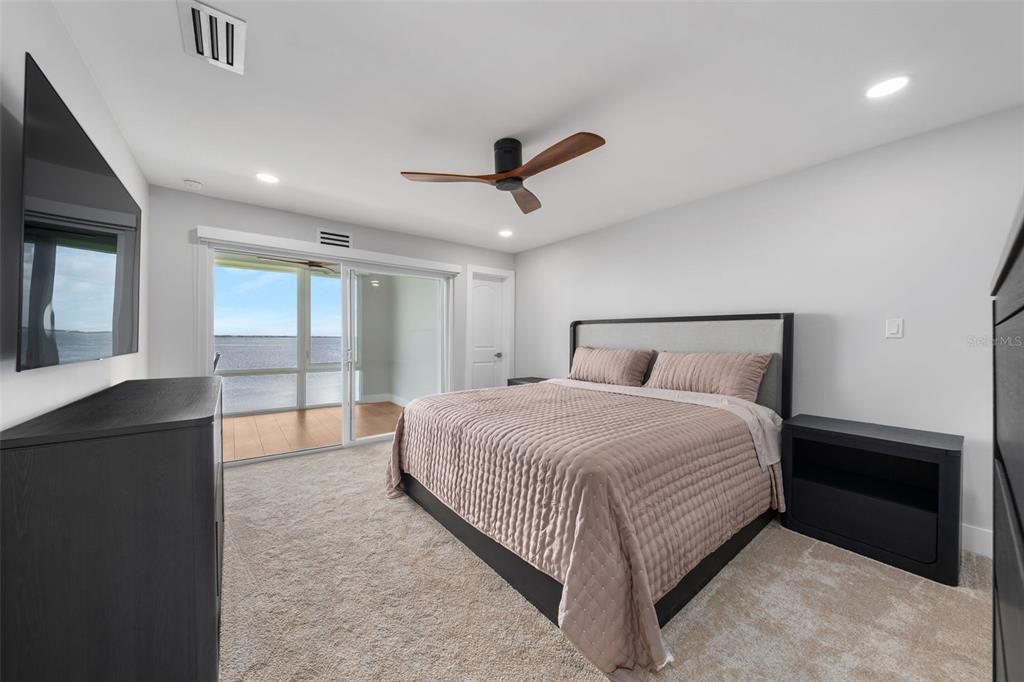 For Sale: $799,999 (2 beds, 2 baths, 1312 Square Feet)
