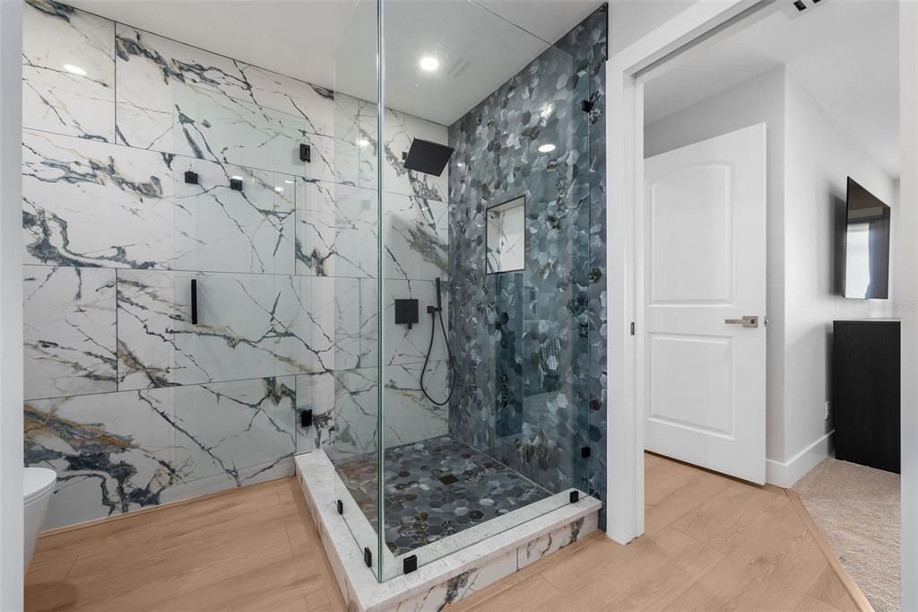 For Sale: $799,999 (2 beds, 2 baths, 1312 Square Feet)