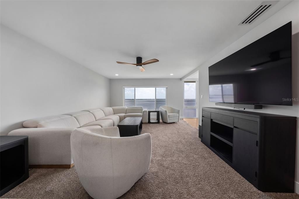 For Sale: $799,999 (2 beds, 2 baths, 1312 Square Feet)