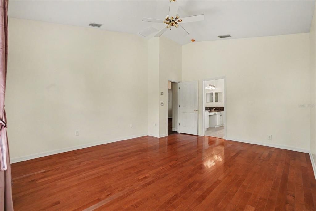 For Sale: $474,900 (4 beds, 2 baths, 2300 Square Feet)