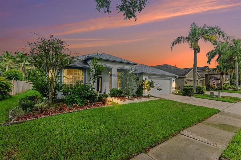 For Sale: $474,900 (4 beds, 2 baths, 2300 Square Feet)
