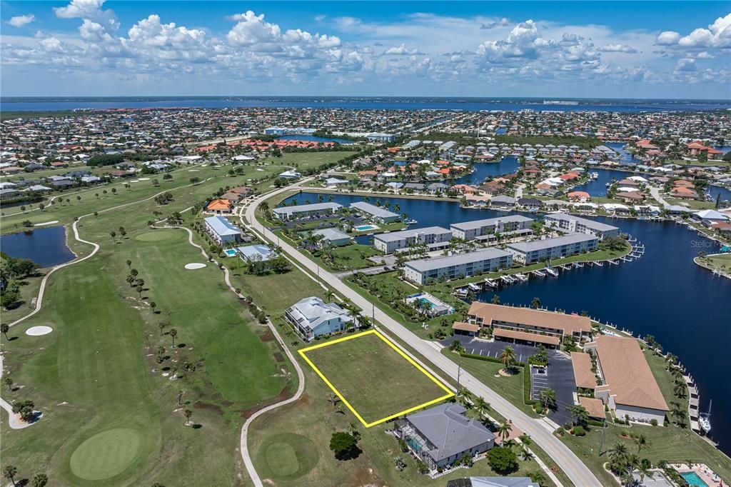待售: $265,000 (0.52 acres)