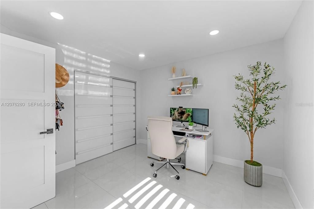 For Sale: $390,000 (2 beds, 2 baths, 970 Square Feet)