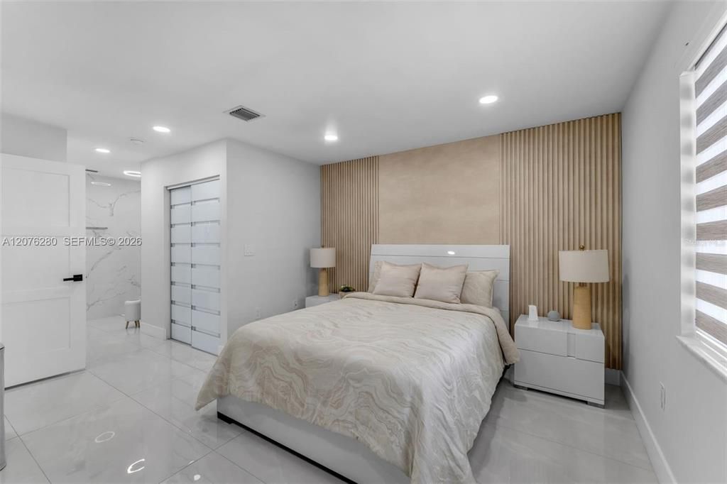 For Sale: $390,000 (2 beds, 2 baths, 970 Square Feet)