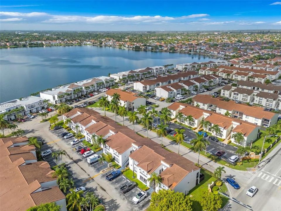 For Sale: $390,000 (2 beds, 2 baths, 970 Square Feet)