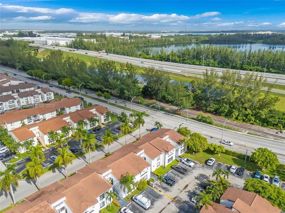 For Sale: $390,000 (2 beds, 2 baths, 970 Square Feet)