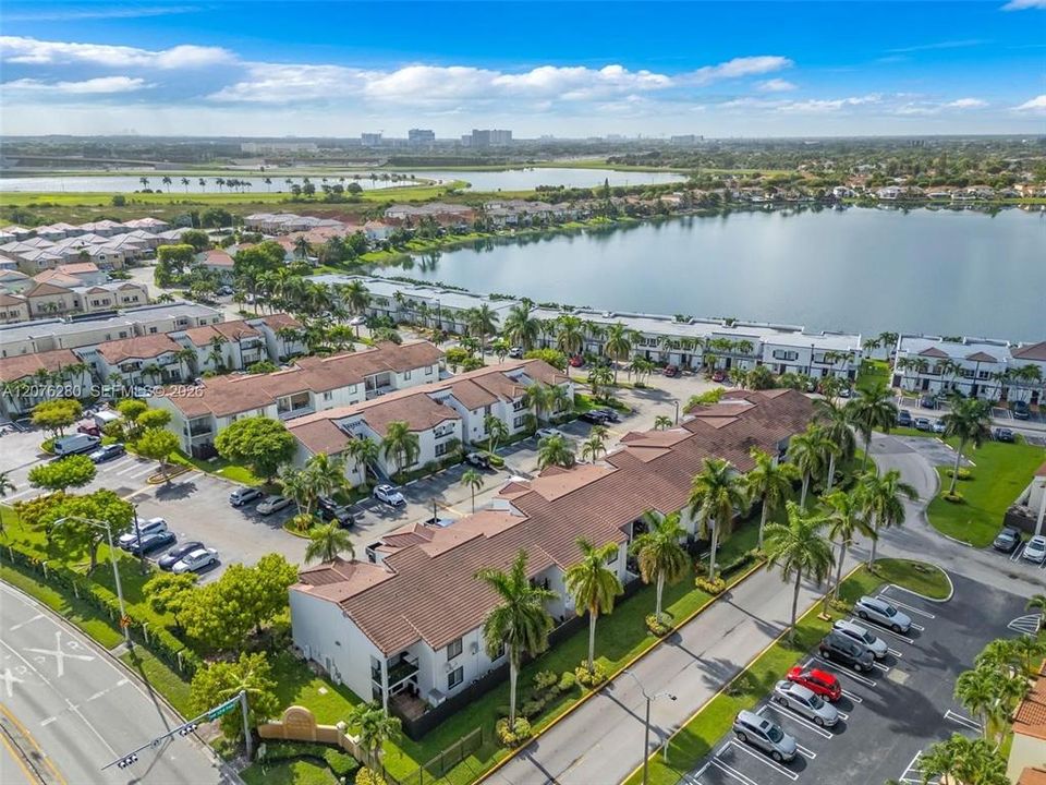 For Sale: $390,000 (2 beds, 2 baths, 970 Square Feet)