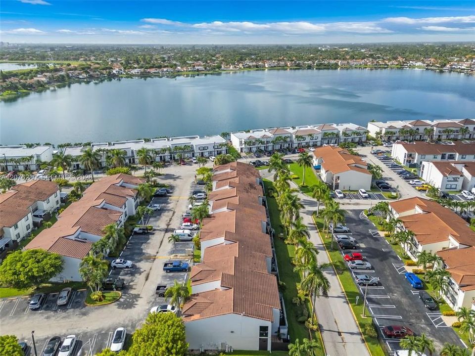 For Sale: $390,000 (2 beds, 2 baths, 970 Square Feet)