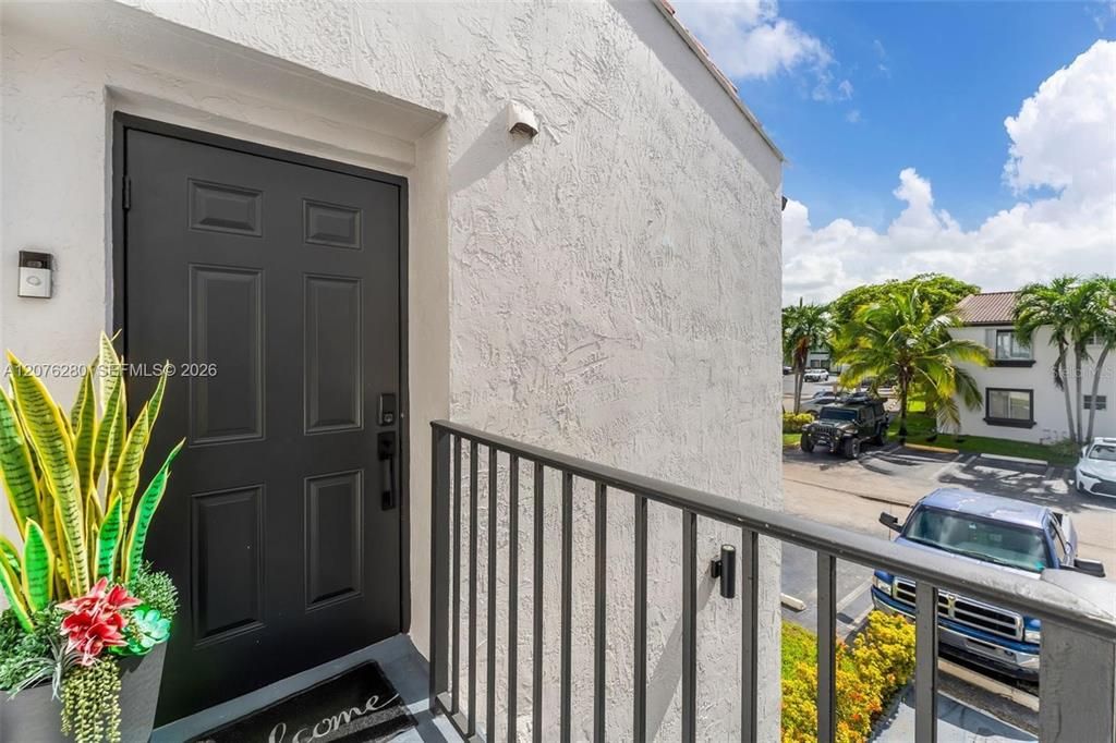 For Sale: $390,000 (2 beds, 2 baths, 970 Square Feet)