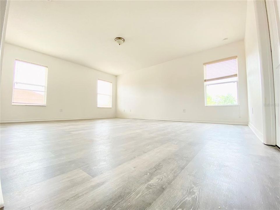 For Rent: $2,700 (3 beds, 2 baths, 2824 Square Feet)