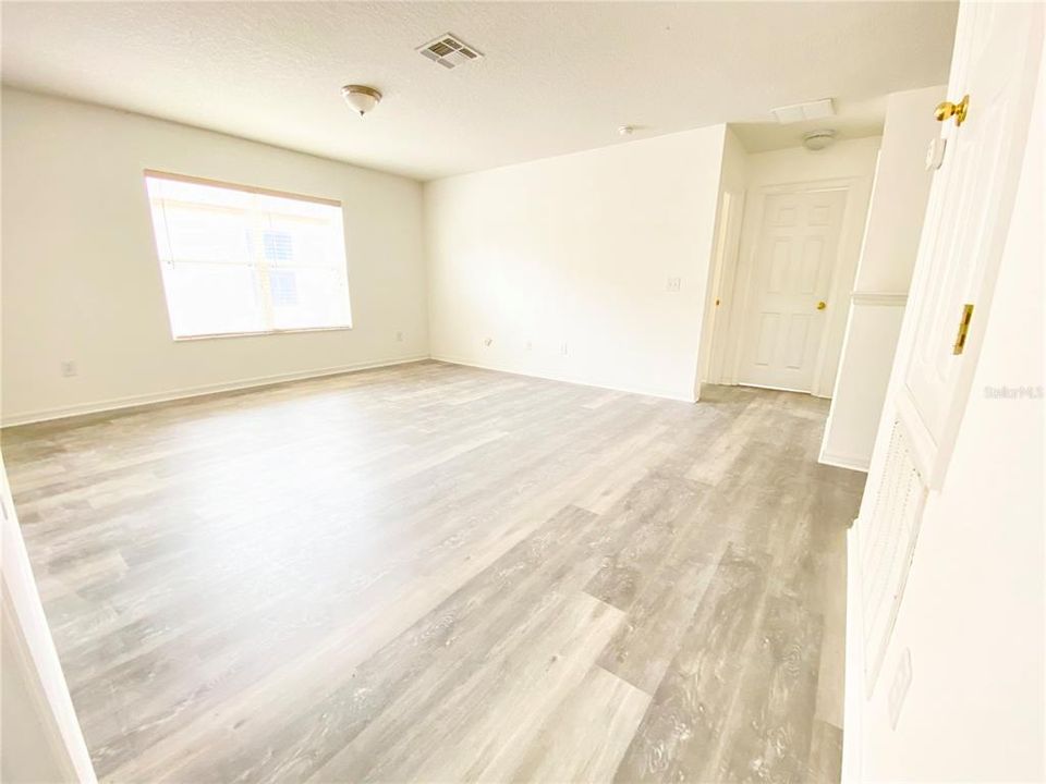 For Rent: $2,700 (3 beds, 2 baths, 2824 Square Feet)