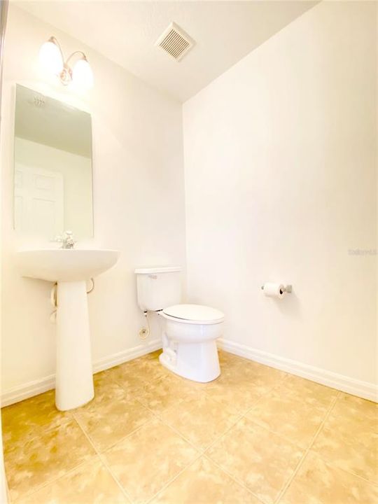 For Rent: $2,700 (3 beds, 2 baths, 2824 Square Feet)