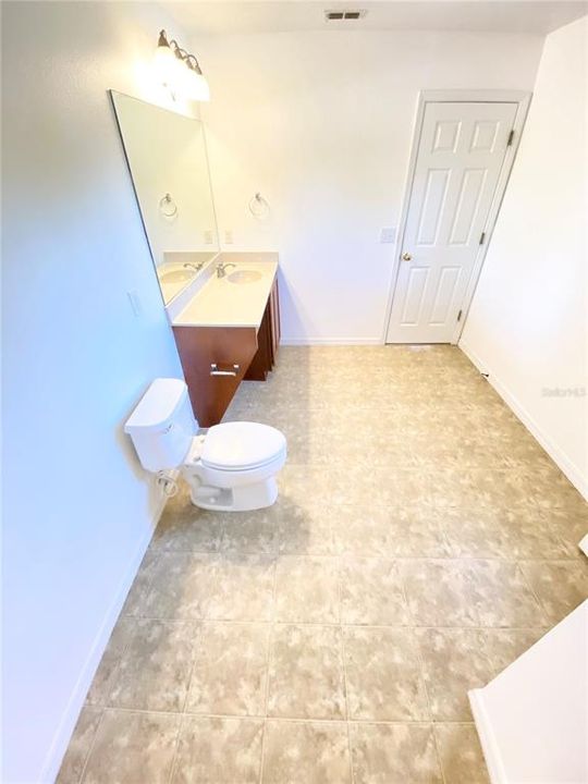 For Rent: $2,700 (3 beds, 2 baths, 2824 Square Feet)