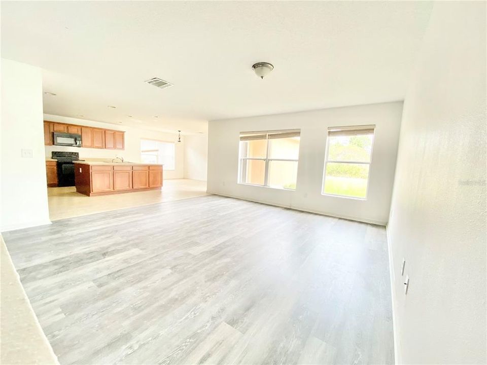 For Rent: $2,700 (3 beds, 2 baths, 2824 Square Feet)