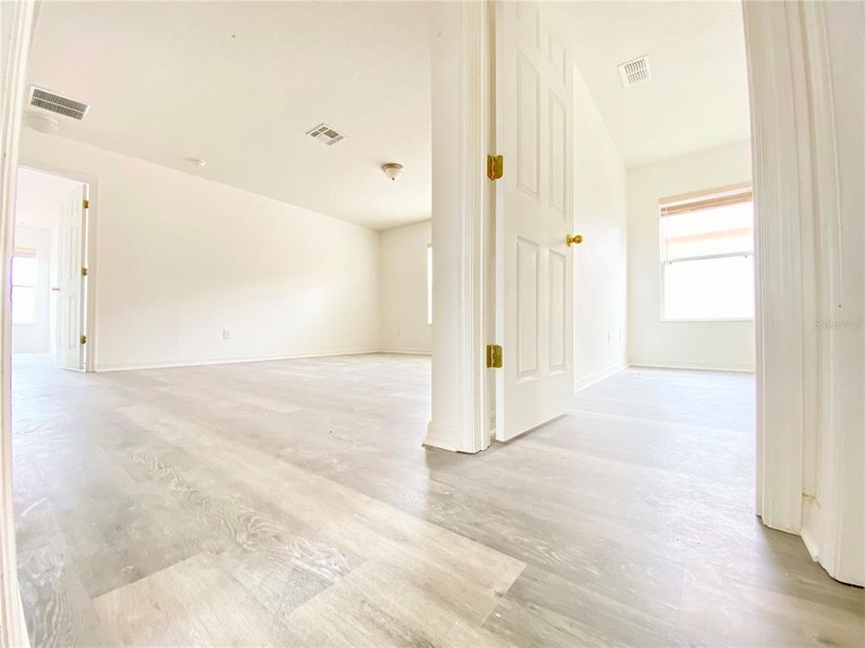 For Rent: $2,700 (3 beds, 2 baths, 2824 Square Feet)
