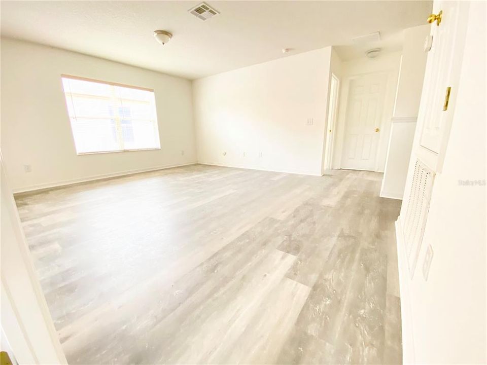 For Rent: $2,700 (3 beds, 2 baths, 2824 Square Feet)