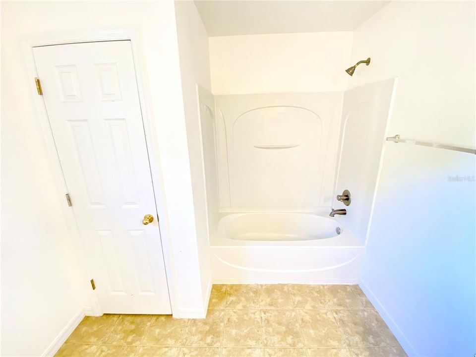 For Rent: $2,700 (3 beds, 2 baths, 2824 Square Feet)
