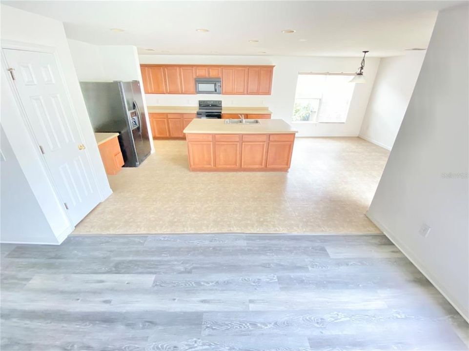 For Rent: $2,700 (3 beds, 2 baths, 2824 Square Feet)
