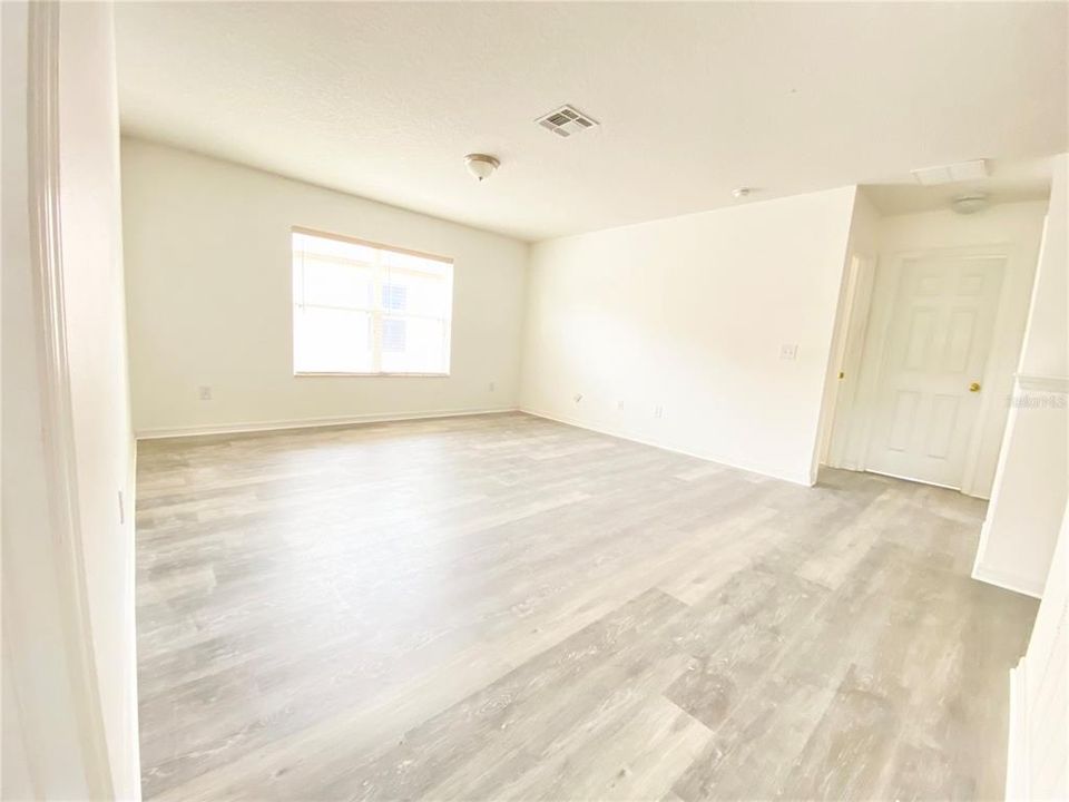 For Rent: $2,700 (3 beds, 2 baths, 2824 Square Feet)