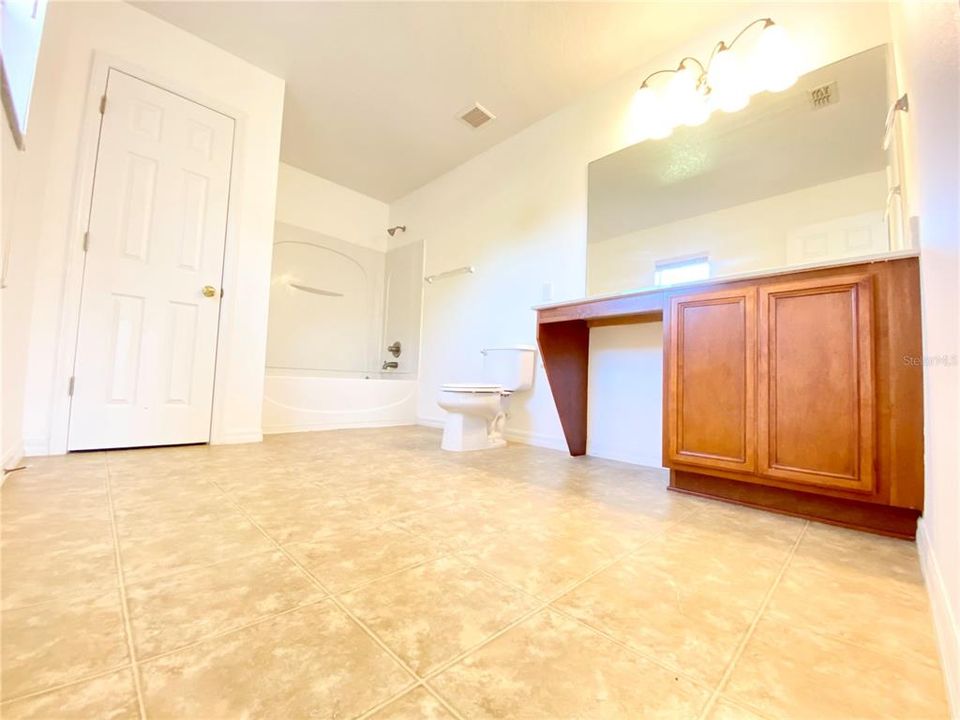 For Rent: $2,700 (3 beds, 2 baths, 2824 Square Feet)