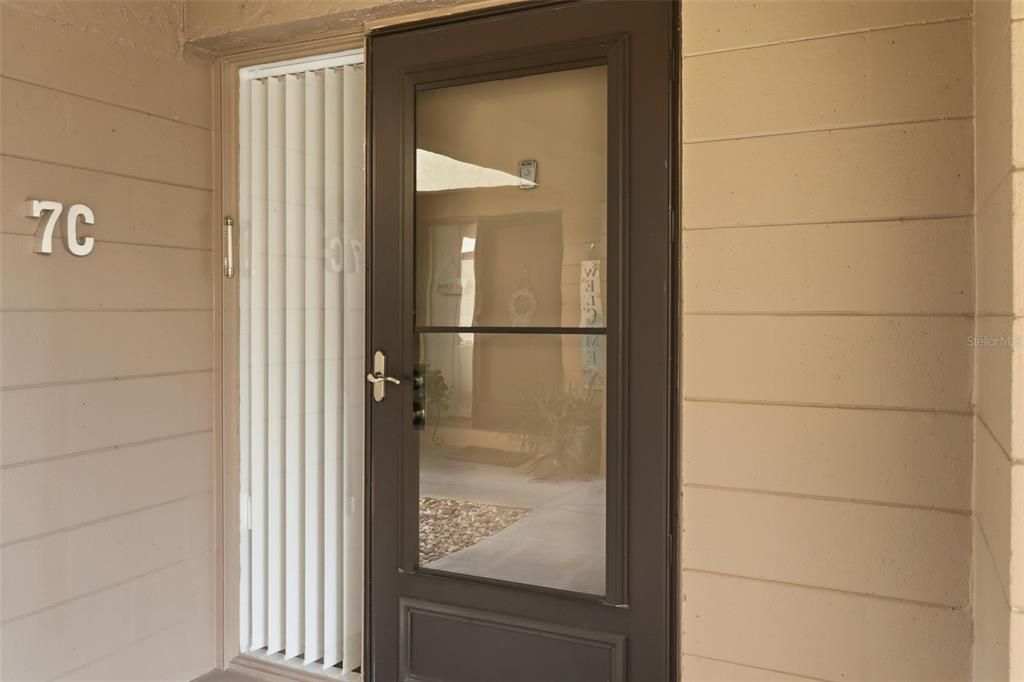 For Sale: $179,900 (2 beds, 2 baths, 897 Square Feet)