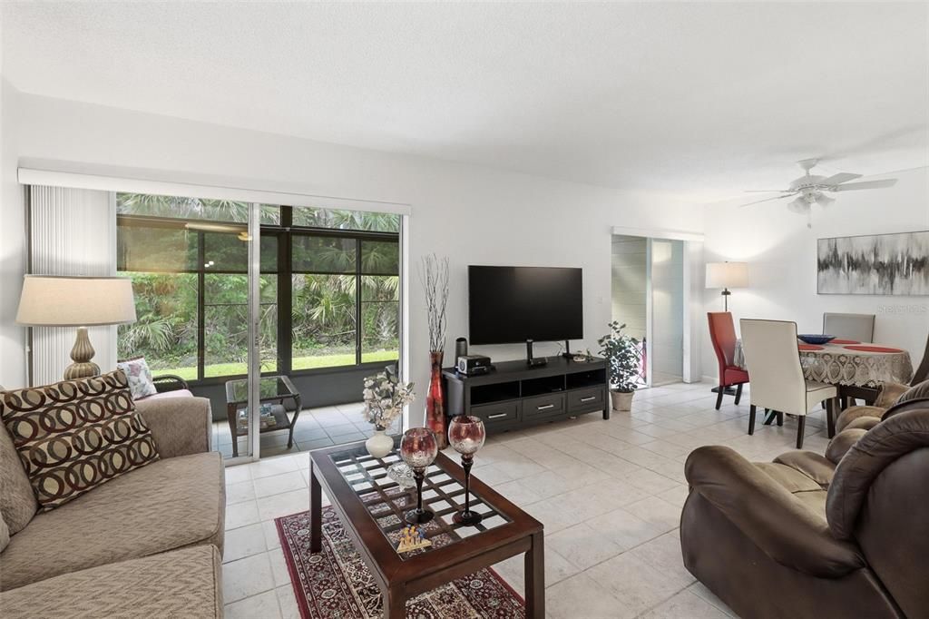 For Sale: $179,900 (2 beds, 2 baths, 897 Square Feet)
