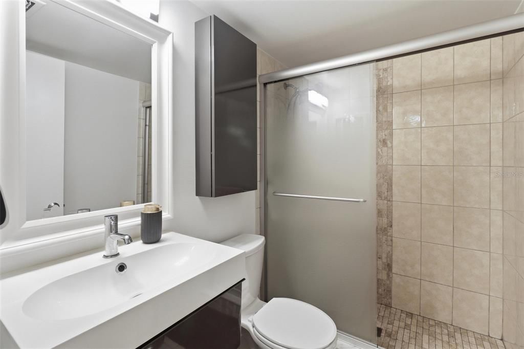 For Sale: $179,900 (2 beds, 2 baths, 897 Square Feet)