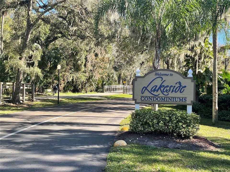 For Sale: $179,900 (2 beds, 2 baths, 897 Square Feet)