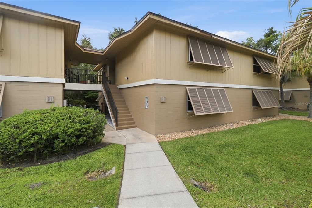 For Sale: $179,900 (2 beds, 2 baths, 897 Square Feet)
