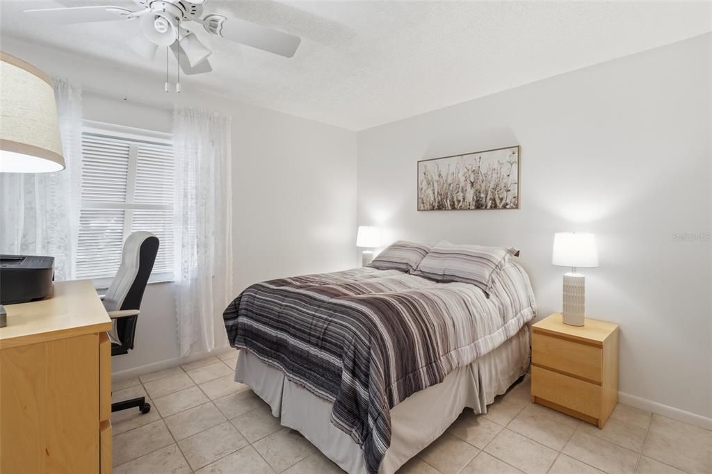 For Sale: $179,900 (2 beds, 2 baths, 897 Square Feet)