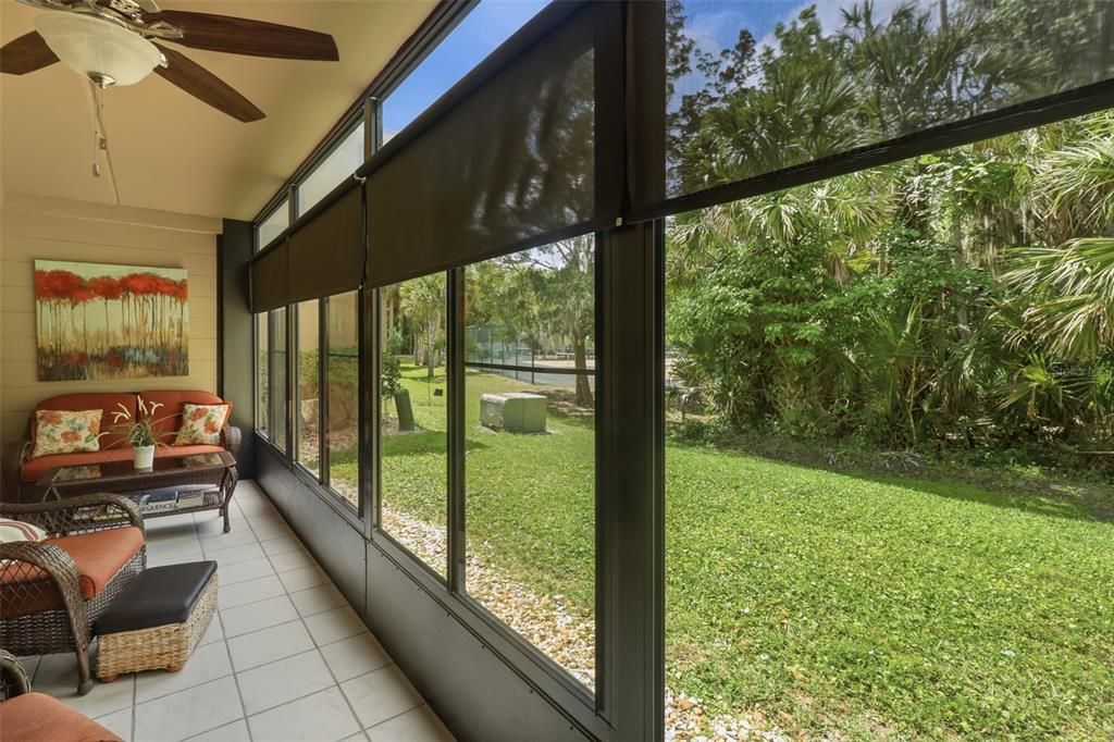For Sale: $179,900 (2 beds, 2 baths, 897 Square Feet)